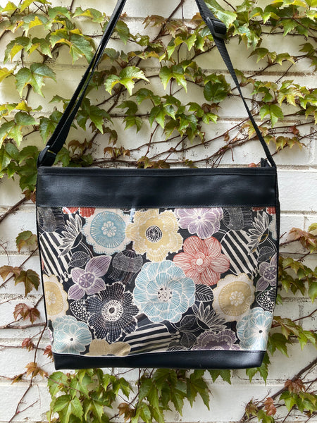 Zip-Up Tote Bag - Floral Illustrations Black