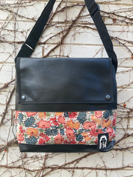 The Waterlily Waxed Canvas Tote by Blue Calla Sewing Patterns (Printed  Paper Pattern) - Emmaline Bags Inc.
